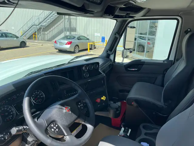 New 2026 International HV gravel truck, Cummins L9 370HP, AUTO!! in Heavy Trucks in Saskatoon - Image 9