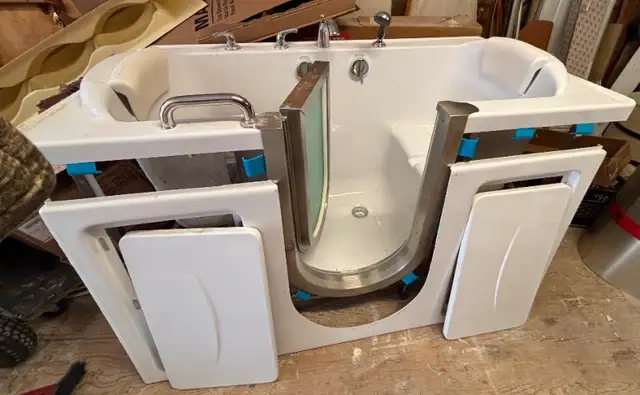 Walk In, 2 seater soaker/bathtub.  Ideal for seniors & others.62863277646593120
