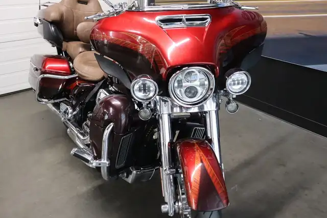 2014 Harley-Davidson FLHTKSE - CVO Limited in Sport Touring in Strathcona County - Image 4