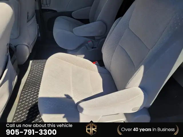 2018 Toyota Sienna LE | AWD | Power doors in Cars & Trucks in Mississauga / Peel Region - Image 32