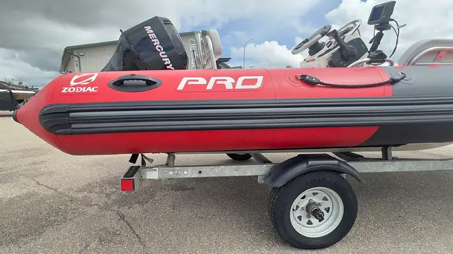 2013 Zodiac Pro 550 Bay Runner -used inflatable fishing boat in Powerboats & Motorboats in Prince Albert - Image 8