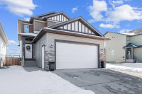 GORGEOUS 4 BEDS, 4 BATHS FAMILY HOME IN PENHOLD, AB!