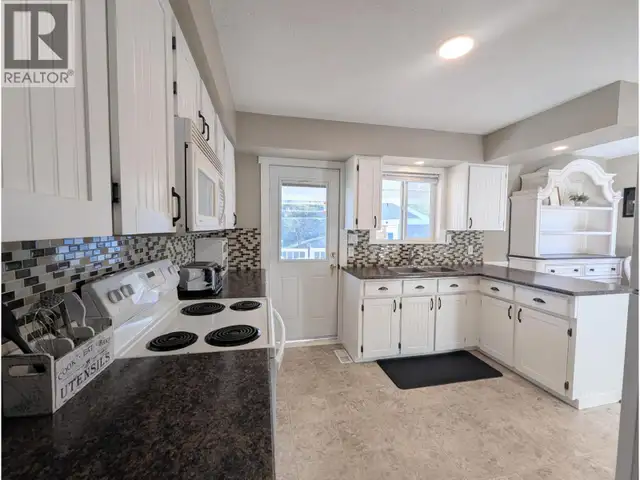 5665 HORSE LAKE ROAD 100 Mile House, British Columbia in Houses for Sale in 100 Mile House - Image 23