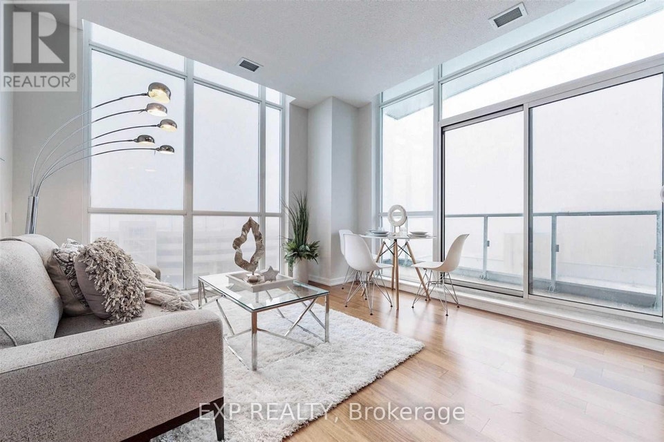 510 - 70 FOREST MANOR ROAD Toronto (Henry Farm), Ontario 3