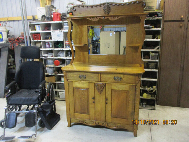 Vintage Oak Sideboard in Arts & Collectibles in Chatham-Kent