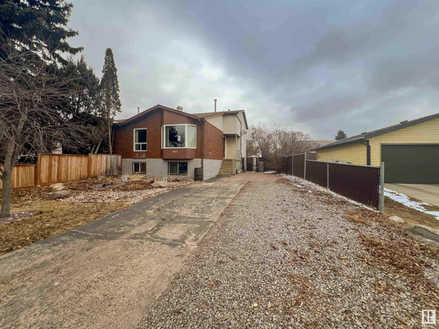 703 Grandin DR Morinville, Alberta in Houses for Sale in Edmonton - Image 2