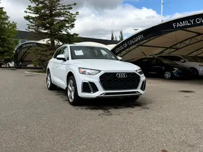 The 2021 Audi Q5 45 TFSI Technik AWD represents the top-tier flagship trim for Audi’s best-selling c...