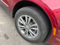 Odometer is 11630 kilometers below market average! 2022 Cadillac XT5 Leather, Navigation, Bluetooth... (image 1)