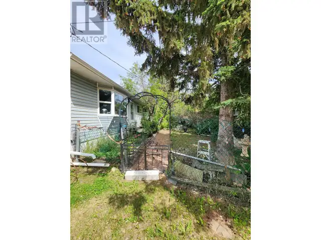 12208 OAK AVENUE Fort St. John, British Columbia in Houses for Sale in Fort St. John - Image 9