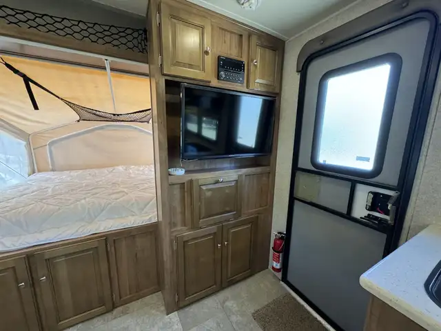 2018 ,Flagstaff,Shamrock 21SSL in Travel Trailers & Campers in Kamloops - Image 10