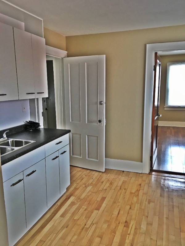 Bay/Algoma area 2bedroom apartment, Available Now! Long Term