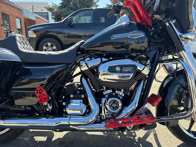2023 Harley-Davidson Street Glide ~ STREET GLIDE ~ CANANDIAN ~ 1 in Sport Touring in City of Toronto - Image 11