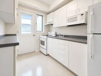 Appartement - 402 - Montréal - 1 Chambre(s) à Coucher - 1 Salle(s) de Bain - 402 PC - $1,450 /mo Sit...