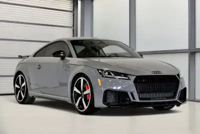 Gris Nardo /Traction intégrale quattro / Légendaire 5 cylindres 2.5L de 400 chevaux / Apple Carplay...