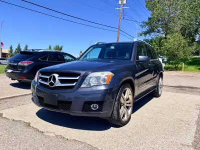 Zoomer Auto 2010 Mercedes-Benz GLK-Class 4MATIC GLK 350 comes loaded with Bluetooth, Leather Power H...