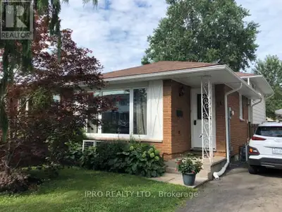 4+2 Bedroom. Well Maintained 4 Level Back-Split Semi-Detached Home Located In Secord Woods Area. Upp...