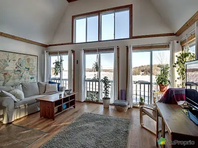 Très grande maison et chalet avec vue incroyable sur un des plus beaux lac de l'Estrie, recherche po...