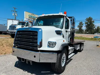 2015 Freightliner 114SD - 25' Deck - Detroit DD13 470 HP - 18 speed - Double walled frame - air ride...