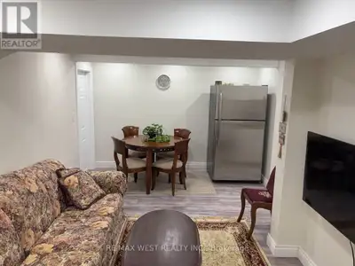 204 BOREALIS AVENUE Aurora, Ontario