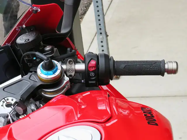 2025 Ducati Panigale V4 S Ducati Red in Sport Bikes in Cambridge - Image 15