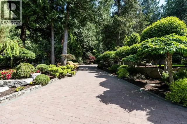 960 Lands End End North Saanich, British Columbia in Houses for Sale in Victoria - Image 9