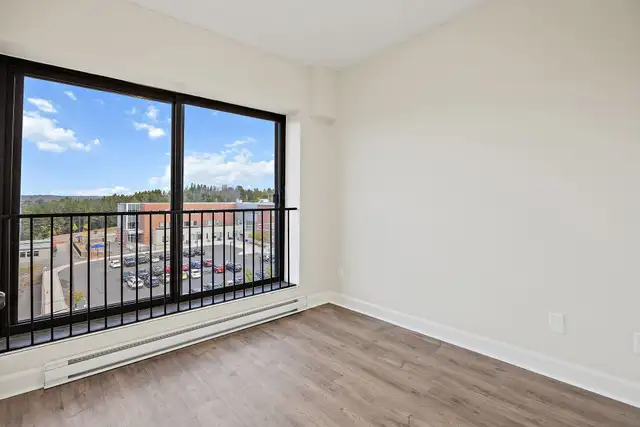 Peterborough 1 Bedroom Deluxe, 1 Bathroom Apartment for Rent: in Long Term Rentals in Peterborough - Image 17