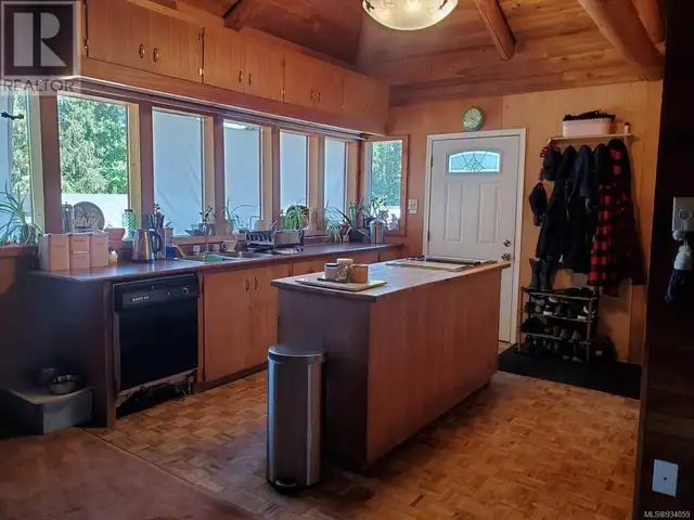1586 McKibbon Rd N Errington, British Columbia in Houses for Sale in Parksville / Qualicum Beach - Image 14