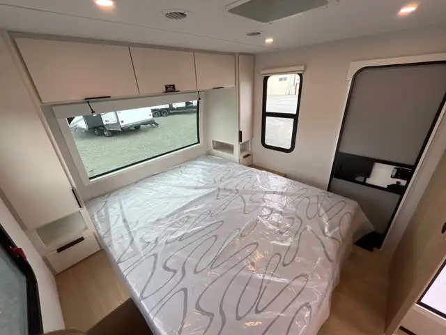 2026 Winnebago THRIVE in Travel Trailers & Campers in Terrace - Image 14