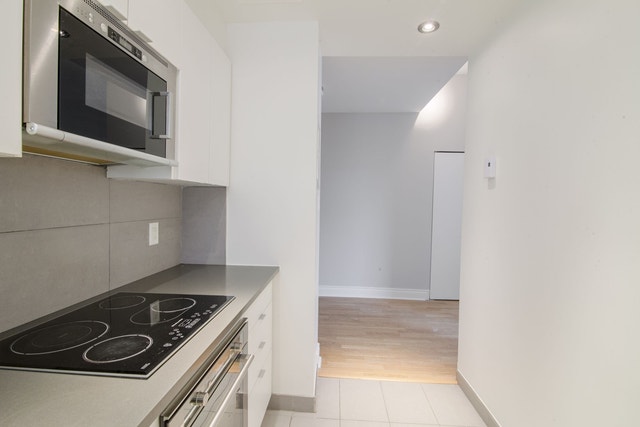 4557 Sherbrooke St W — photo 3