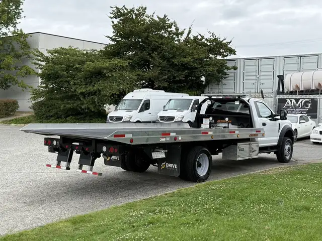 2022 Ford F600 XLT 4x4 20 Foot Roll Off Flatdeck Tow Truck in Heavy Trucks in Regina - Image 12