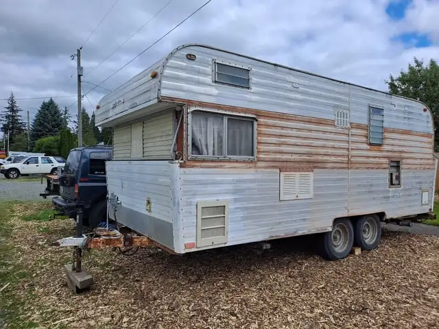 Working Male looking for Trailer and property to rent
