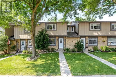 Presenting 633 Woodward Avenue A move-in ready condo townhouse in Milton's mature Dorset Park neighb...
