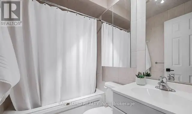 LOWER - 41 ALDWYCH AVENUE Toronto (Danforth Village-East York),  in Long Term Rentals in City of Toronto - Image 3