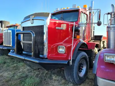 1997 Kenworth T800 8x4 Bed Truck Comes with a Cummins N14 diesel engine, 460hp, showing 217743 km, 1...