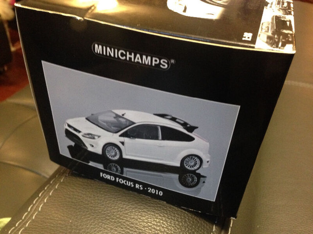 1/18 Diecast minichamps Ford Focus rs500 cosworth white & black dans Art et objets de collection  à Ville de Montréal - Image 3