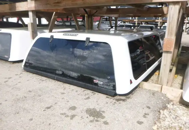 2007 - 2013 Chevrolet Silverado 6'6 CREW Cab 50 Olympic White in Other Parts & Accessories in Kitchener / Waterloo - Image 2