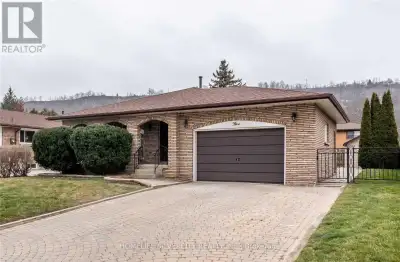 5 TEAK STREET Hamilton (Stoney Creek), Ontario