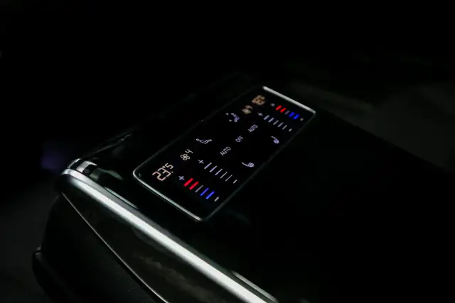 2021 Audi A8 60 TFSI V8 QUATTRO |NOACCIDENT|LONGWHEEL|SERV.RECS in Cars & Trucks in City of Toronto - Image 39