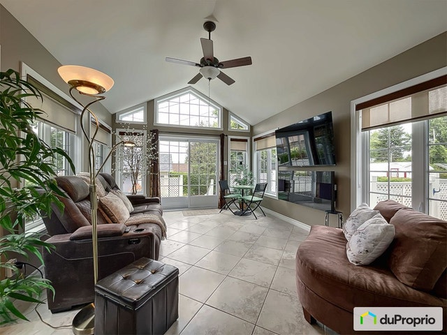 $579,500 - Bungalow for sale in St-Hyacinthe — photo 1