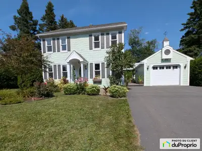 Quartier des sittelles ! Maison unifamiliale de 2 étages au style unique située dans le quartier de...