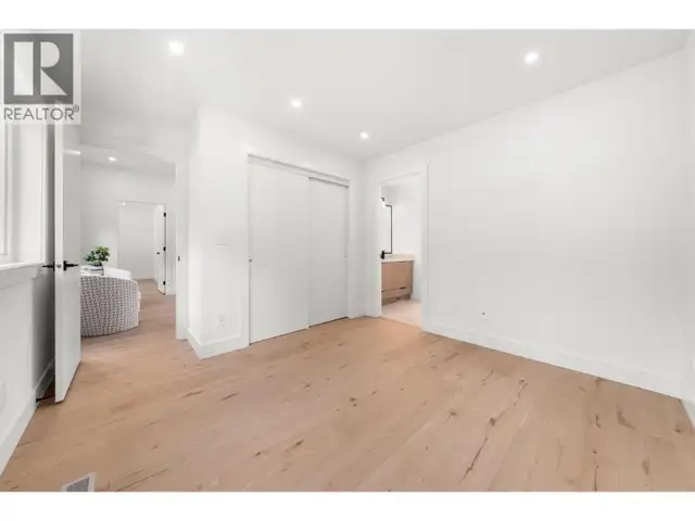 1511 BURRILL AVENUE North Vancouver, British Columbia in Houses for Sale in North Shore - Image 20