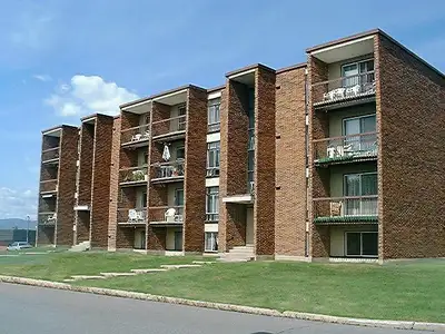 POUR INFORMATION ET VISITE VEUILLEZ COMMUNIQUER DIRECTEMENT AVEC L'AGENT DE LOCATION AU, 418-833-433...