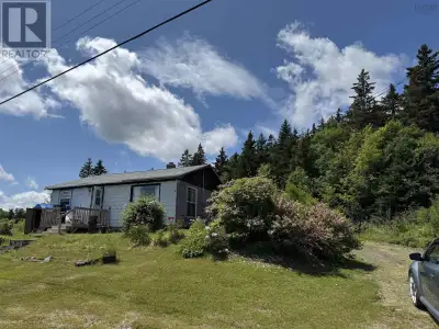 Sweet 3-Bedroom Bungalow on Over 1 Acre Lot The inside has been fully renovated and is family-friend...