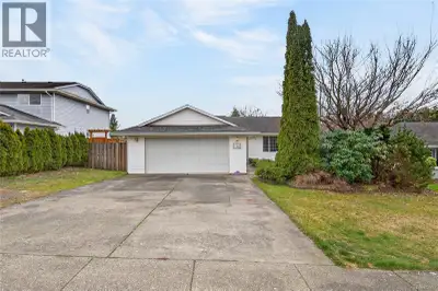 Wonderful 3 bed, 1.5 bath clean & well maintained rancher with a large double garage. Comfortable ma...