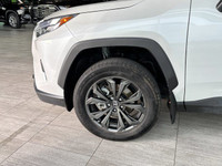 PREMIUM SOUND SYSTEM, HEATED FRONT SEATS, NAVIGATION Seeking an unbeatable blend of efficiency and l... (image 4)