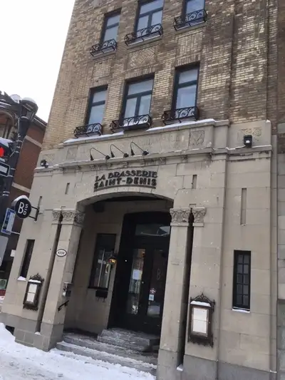 Restaurant all equipped, superb location on St-Denis, in heritage building. Alcohol permit. Newly re...