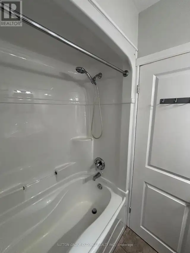 UPPER - 85A EVANS AVENUE Toronto (Mimico), Ontario in Long Term Rentals in Mississauga / Peel Region - Image 13