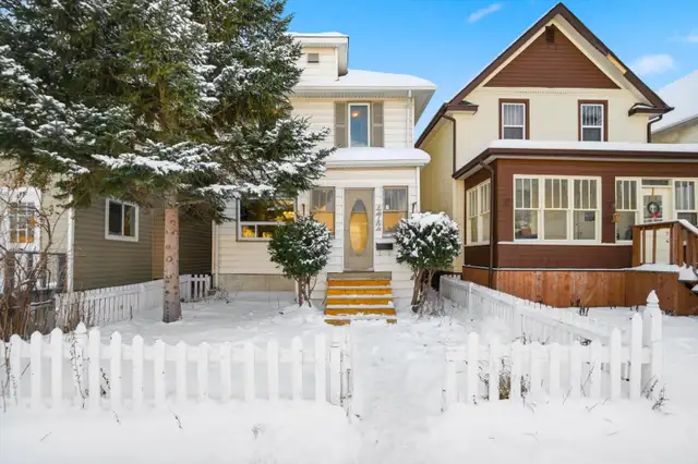 HOME FOR SALE: Prime Walkable Character Gem in Lord Roberts!