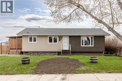Welcome to this spacious 1,176 sq/ft bungalow situated on a large corner lot, on the NE side, offeri...