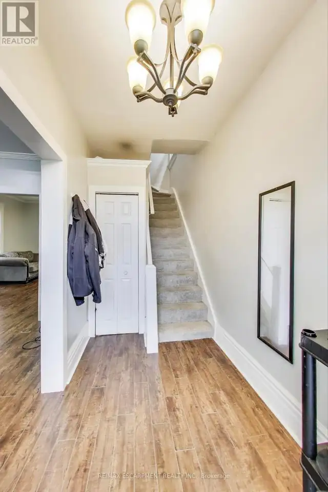 8 MADISON AVENUE Hamilton (Gibson), Ontario in Houses for Sale in Hamilton - Image 4